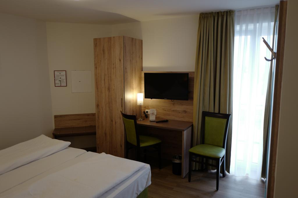 Hotel Stern Gersthofen Buitenkant foto