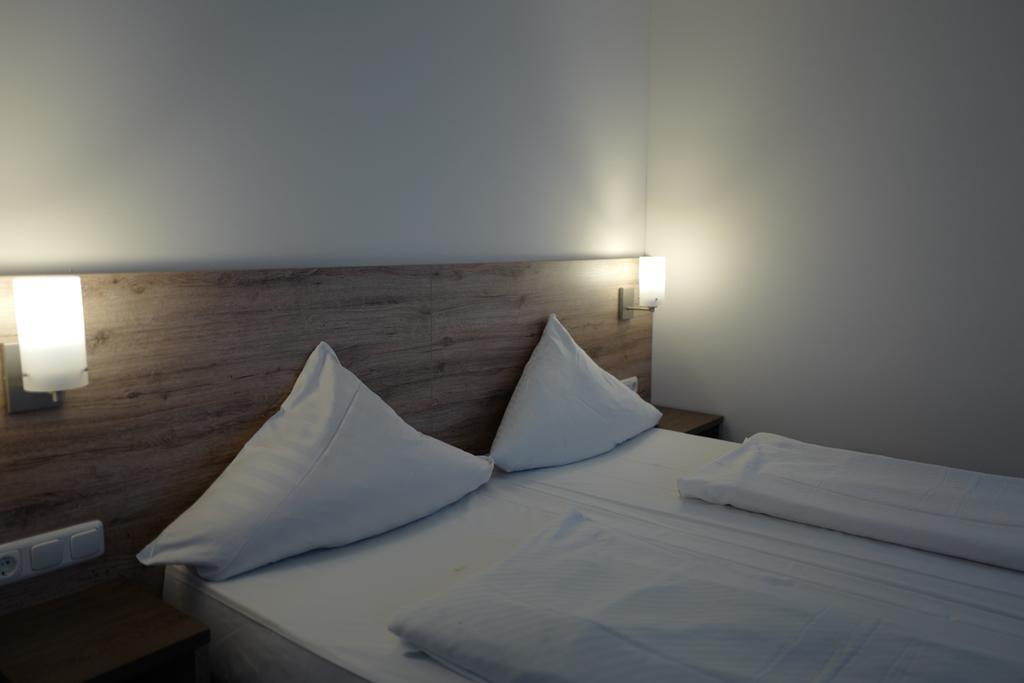 Hotel Stern Gersthofen Buitenkant foto