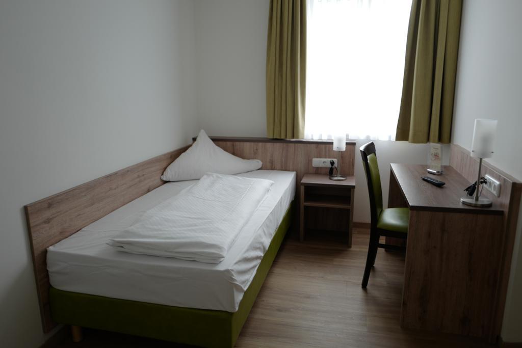 Hotel Stern Gersthofen Buitenkant foto