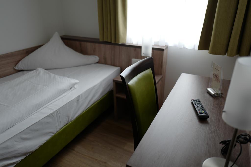 Hotel Stern Gersthofen Buitenkant foto